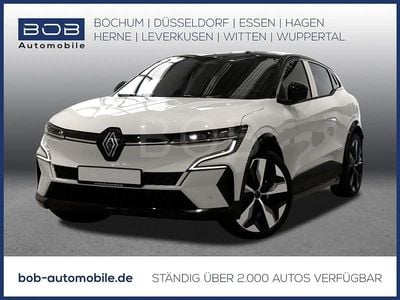 Weiß Gebraucht 2023 Renault Megane E-Tech Techno Limousine | 28.443 € (Etwas zu teuer)