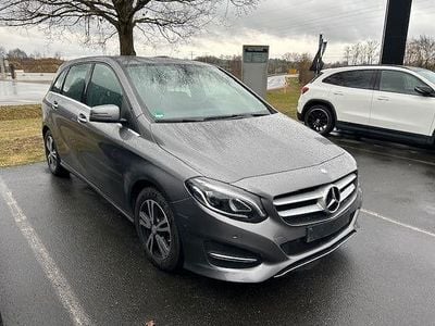 Gebraucht Mercedes B180 109 PS (80 kW) 2017 Grau Van / Kleinbus
