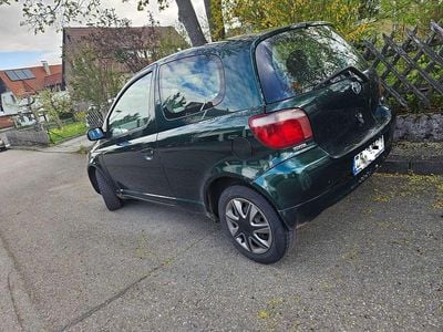 Usata Toyota Yaris 87 CV (63 kW) 2003 Verde Berlina