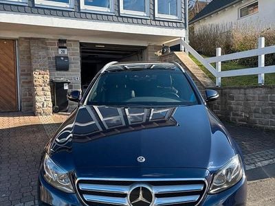 Gebraucht Mercedes E300 245 PS (180 kW) 2018 Blau Kombi