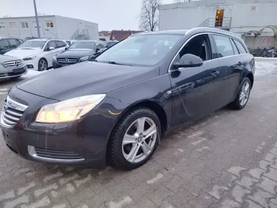 Begagnad Opel Insignia Active 160 HK (117 kW) 2013 Svart Kombi