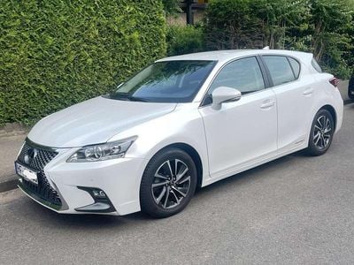 Lexus CT200h