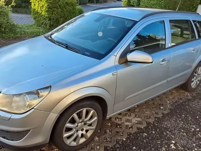 Gebraucht Opel Astra Edition 140 PS (102 kW) 2008 Silber Kombi