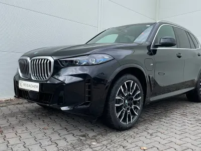 Neu BMW X5 Comfort Edition 490 PS (360 kW) 2026 Saphirschwarz metallic SUV
