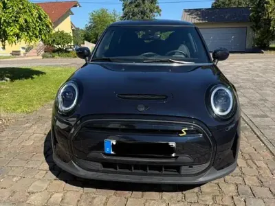 Gebraucht Mini Cooper SE Classic 135 kW (184 PS) 2023 Schwarz Kleinwagen