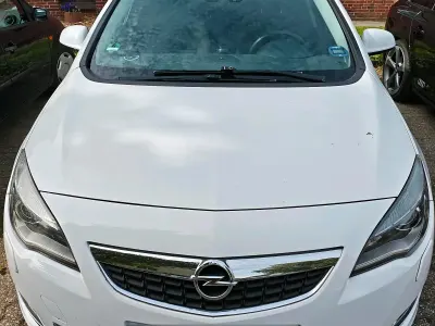 Gebraucht Opel Astra 160 PS (117 kW) 2010 Weiß Kombi