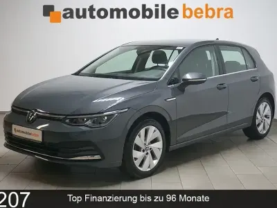 Używany VW Golf VIII Style 150 KM (110 kW) 2022 Szary Sedan/Limuzyna