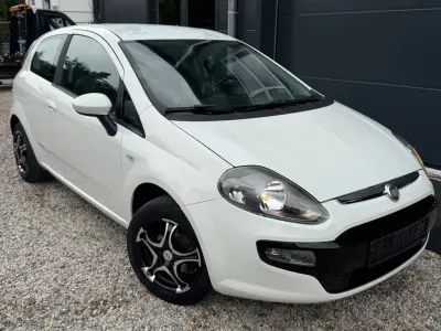 Gebraucht Fiat Punto 77 PS (56 kW) 2011 Weiß Kleinwagen