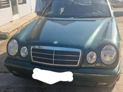 Gebraucht Mercedes E240 Classic 170 PS (125 kW) 1998 Grün Limousine