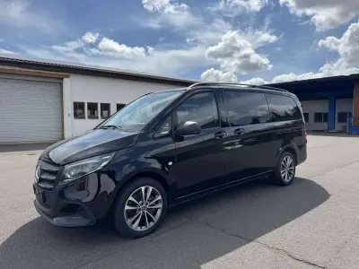 Gebraucht Mercedes Vito 190 PS (139 kW) 2024 Obsidianschwarz metallic Van