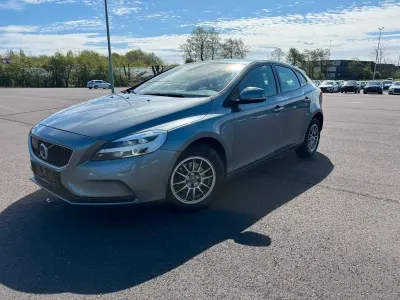 Gebraucht Volvo V40 Momentum 120 PS (88 kW) 2018 Grau Limousine