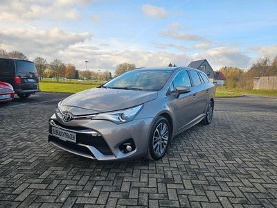 Grau Gebraucht 2016 Toyota Avensis Business Edition Limousine | 10.490 € (Etwas zu teuer)