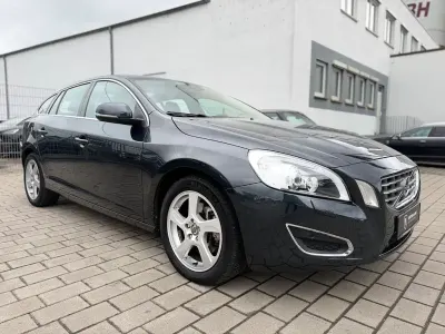 Używany Volvo V60 Summum 215 KM (158 kW) 2012 Szary Kombi