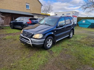 Gebraucht Mercedes ML270 163 PS (119 kW) 2000 Schwarz SUV