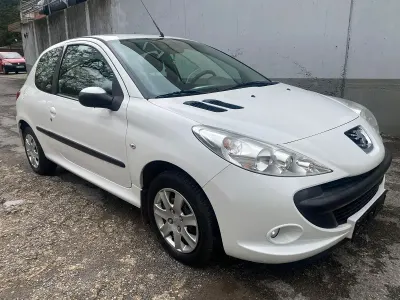 Gebraucht Peugeot 206 75 PS (55 kW) 2009 Silber Limousine