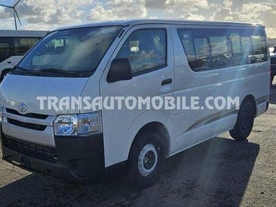 Weiß Gebraucht 2024 Toyota HiAce Van | 23.900 €