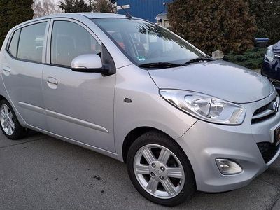 Gebraucht Hyundai i10 Edition 69 PS (50 kW) 2012 Silber Kleinwagen