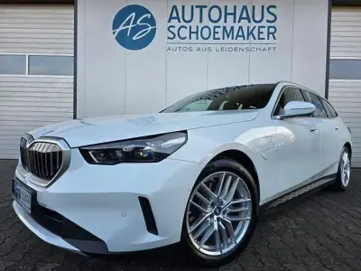 Usata BMW 530e Sport Line 299 CV (219 kW) 2024 Bianco Station wagon