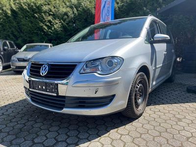 Second-hand VW Touran Trendline 105 CP (77 kW) 2010 Argintiu Monovolum