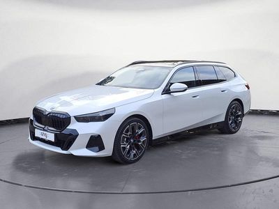 Neu BMW 520 M Sport 197 PS (144 kW) 2025 Mineralweiß metallic Kombi