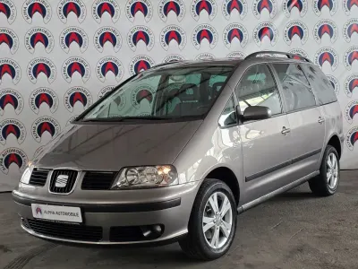 Używany Seat Alhambra Reference 116 KM (85 kW) 2009 Szary Minivan