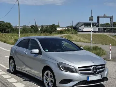 Gebraucht Mercedes A180 Urban 122 PS (89 kW) 2013 Grau Kleinwagen