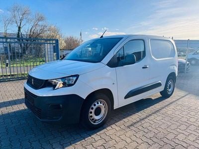 Gebraucht Peugeot Partner Premium 131 PS (96 kW) 2019 Weiß Van / Kleinbus
