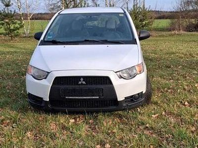 Begagnad Mitsubishi Colt Inform 75 HK (55 kW) 2009 Vit Halvkombi