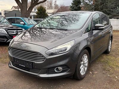 Gebraucht Ford S-MAX Titanium 179 PS (131 kW) 2017 Grau Van / Kleinbus