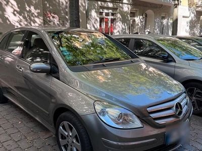 Mercedes B200
