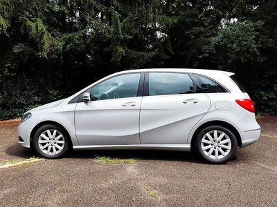 Gebraucht Mercedes B180 122 PS (89 kW) 2014 Silber Van / Kleinbus