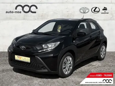 Neu Toyota Aygo X Business Edition 72 PS (52 kW) 2025 Schwarz SUV