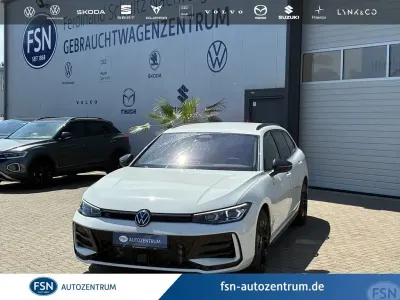Gebraucht VW Passat Style 193 PS (141 kW) 2024 Weiß Kombi