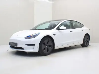 Gebraucht Tesla Model 3 Standard Range 225 kW (306 PS) 2023 Weiß Limousine