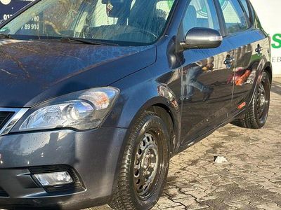 Gebraucht Kia Ceed 90 PS (66 kW) 2009 Grau Kleinwagen