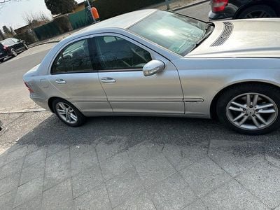 Gebraucht Mercedes C220 150 PS (110 kW) 2005 Silber Kleinwagen