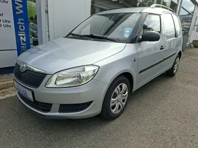 Gebraucht Skoda Roomster 90 PS (66 kW) 2013 Brilliantsilber metallic metallic Van / Kleinbus