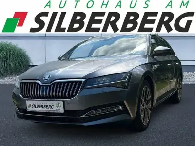 Gebraucht Skoda Superb LAURIN & KLEMENT 190 PS (139 kW) 2023 Grau Kombi