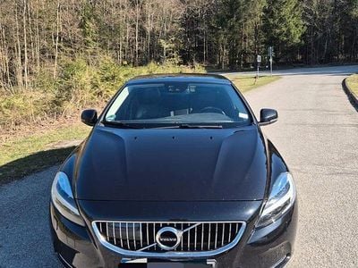 Usado Volvo V40 Inscription 150 HP (110 kW) 2017 Preto Sedan
