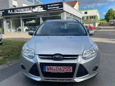 Gebraucht Ford Focus Trend 105 PS (77 kW) 2011 Grau Limousine