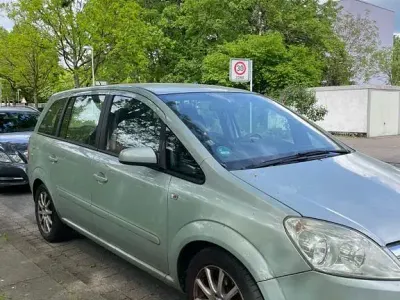 Gebraucht Opel Zafira Edition 150 PS (110 kW) 2009 Silber Van / Kleinbus