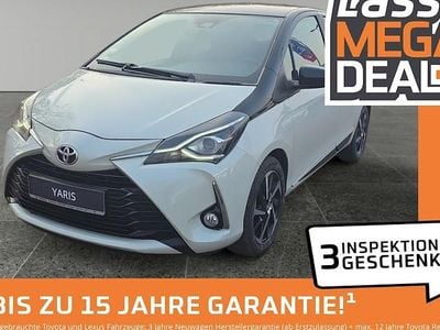 Gebraucht Toyota Yaris Basis 111 PS (81 kW) 2020 Montblancweiß perleffekt / mysticschwarz mica Limousine