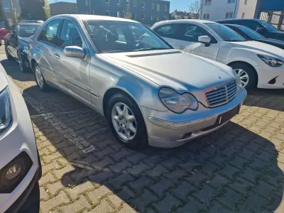 Gebraucht Mercedes C220 143 PS (105 kW) 2002 Limousine