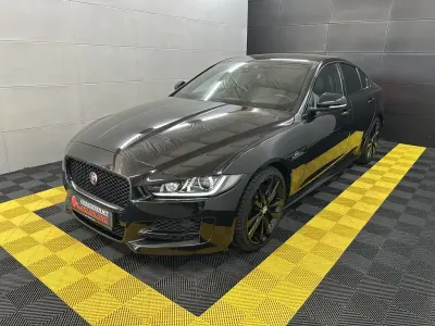 Gebraucht Jaguar XE R-Sport 180 PS (132 kW) 2018 Santorini black Limousine