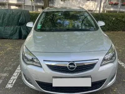 Gebraucht Opel Astra Sport 140 PS (102 kW) 2011 Silber Kombi