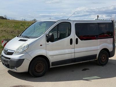 Second-hand Opel Vivaro 114 CP (83 kW) 2007 Argintiu Monovolum