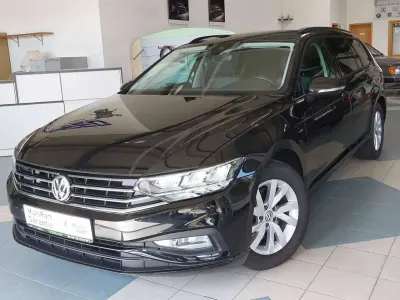 Gebraucht VW Passat 150 PS (110 kW) 2020 Deep black perleffekt Kombi