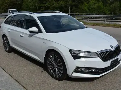 Gebraucht Skoda Superb LAURIN & KLEMENT 280 PS (205 kW) 2023 Moonweiß Kombi