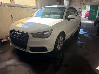 Gebraucht Audi A1 S-Line 86 PS (63 kW) 2011 Weiß Kleinwagen