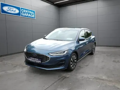 Gebraucht Ford Focus Titanium 125 PS (91 kW) 2024 Blau Limousine